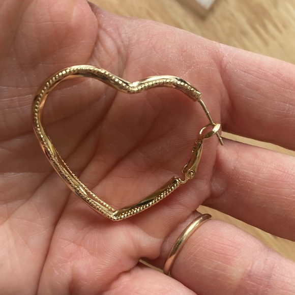 Pretty Bird Gold Heart Hoop Earrings - Picture 6 of 11